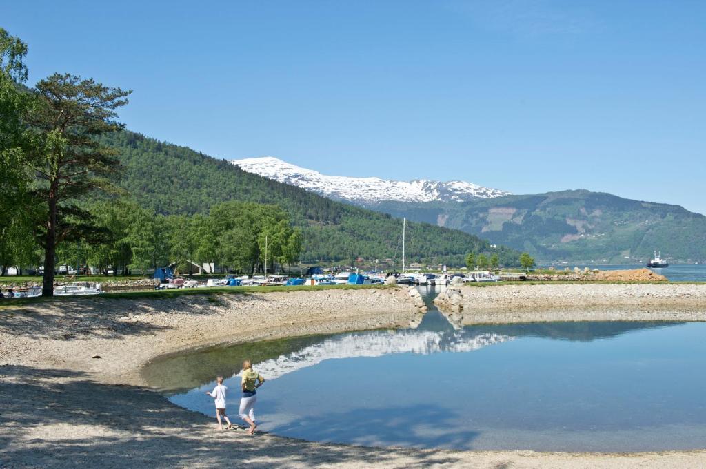 Kinsarvik Camping Hotel Екстериор снимка